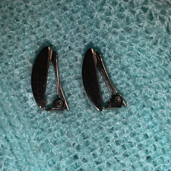 Salvatore Ferragamo clip on earrings silver tone - Picture 5 of 6